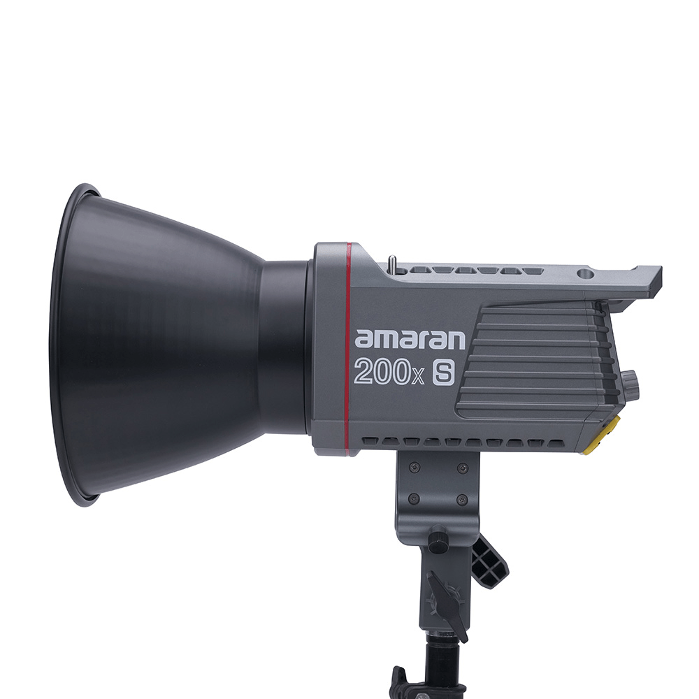 Side View of Amaran 200x S with an included Bowens Mount Hyper Reflector.