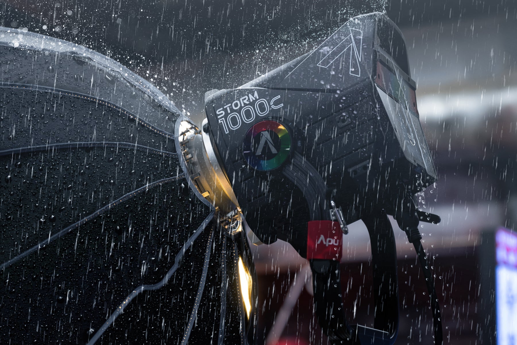 Aputure 1000c in a wet rain environment. Shown with water raining on the fixture. Aputure 1000c with large light modifer attached.
