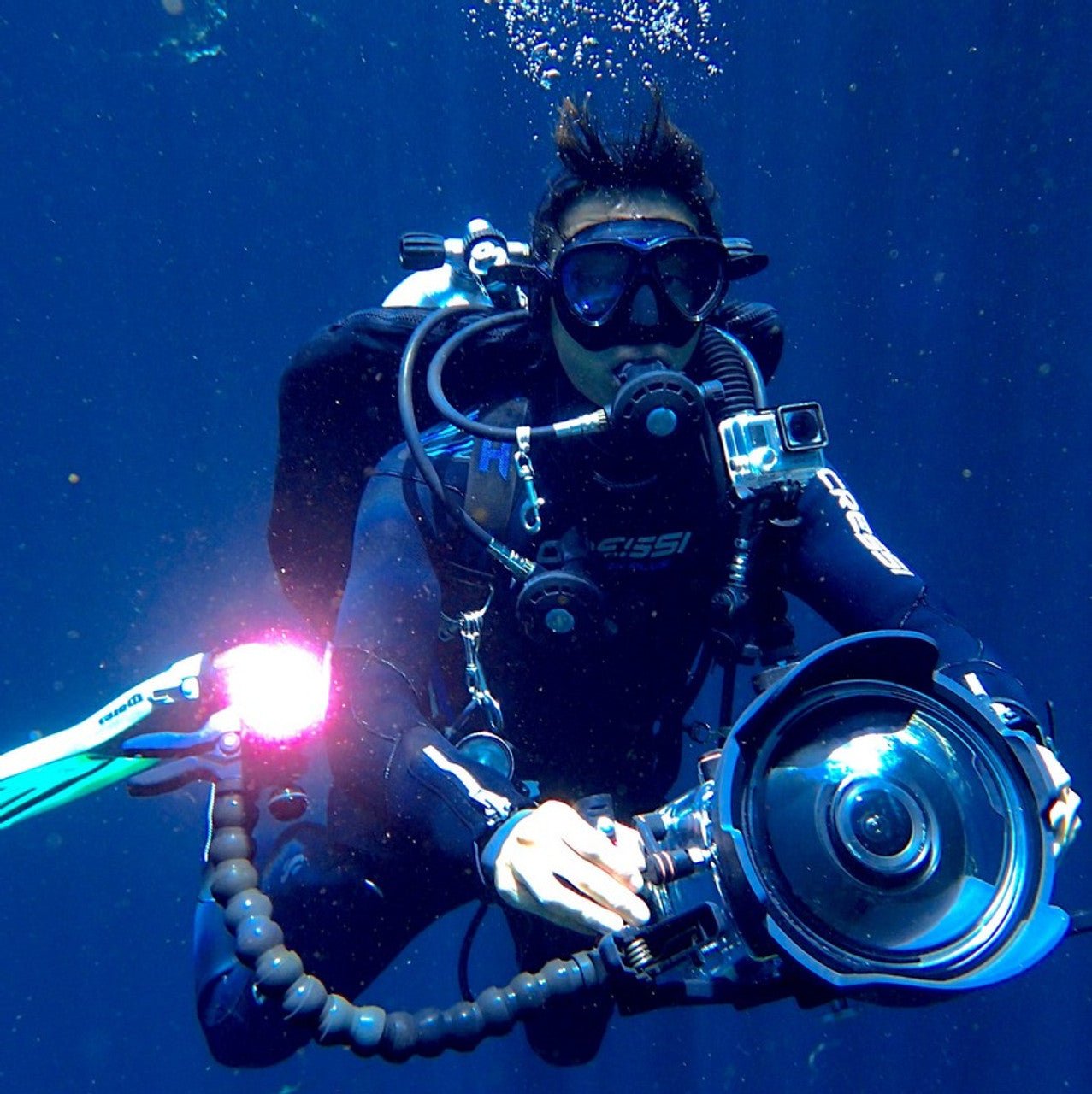 Diver underwater utilising the Dinkum Clamp to Clamp (1" to 2").