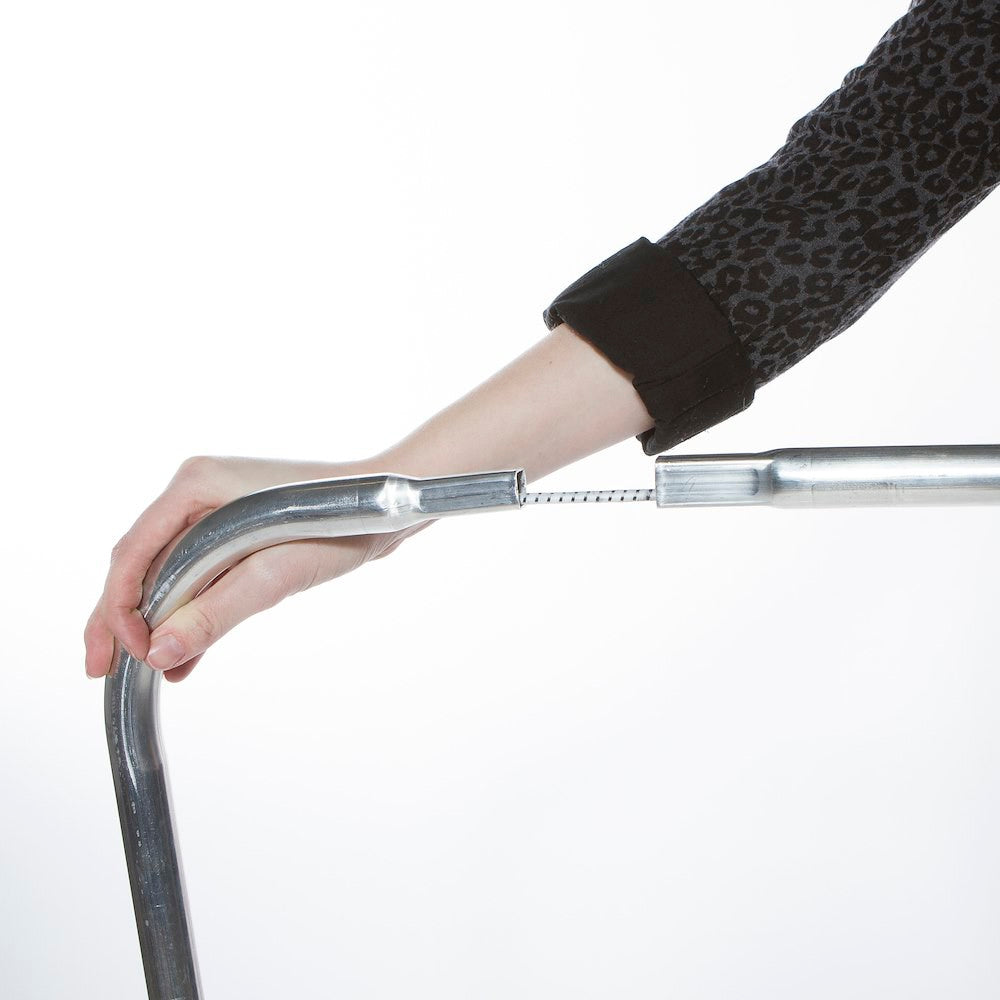 Person detaching the Manfrotto Skylite Rapid Frame Large 2 x 2m.