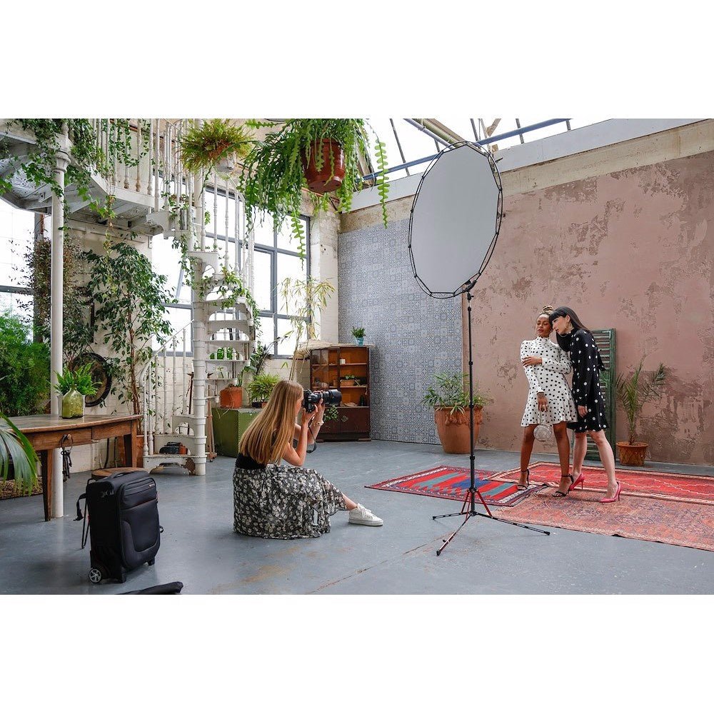 A photoshoot with a HaloCompact Plus Reflector 98cm (38'') Silver/White used.