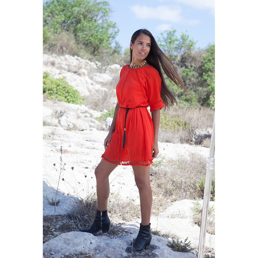 A model being photographed with the Manfrotto Skylite Rapid Fabric Medium 1.1 x 2m 1.25 Stop Diffuser.