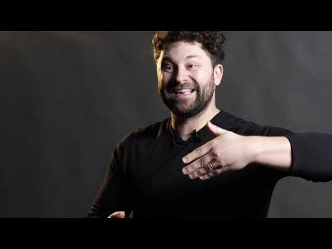 Profoto video showing and comparing the Softlight Reflectors.