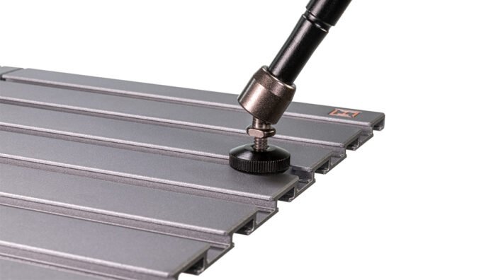 Connection tool for the workstation: Tether Tools AeroTrac 1/4"-20 Accessory Threads (set of 3).