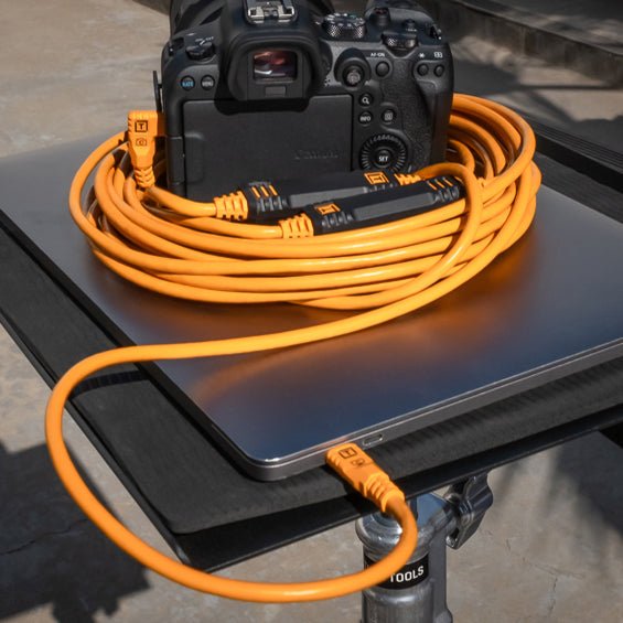 Tether Tools Tether Pro 31' (9.4m), USB-C to USB-C, Straight to Right, High Visibility Orange