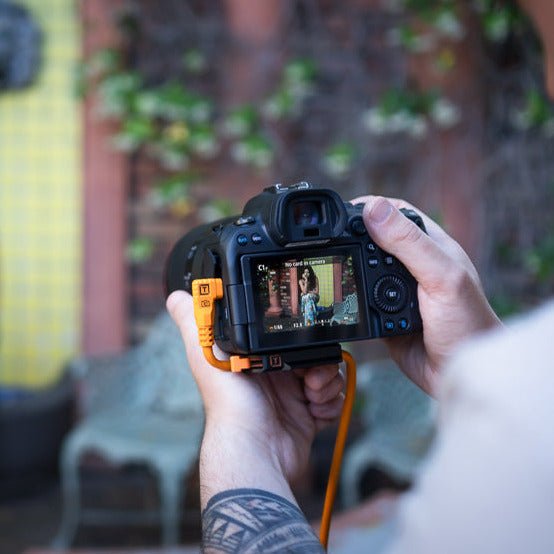 Tether Tools Tether Pro 31' (9.4m), USB-C to USB-C, Straight to Right, High Visibility Orange