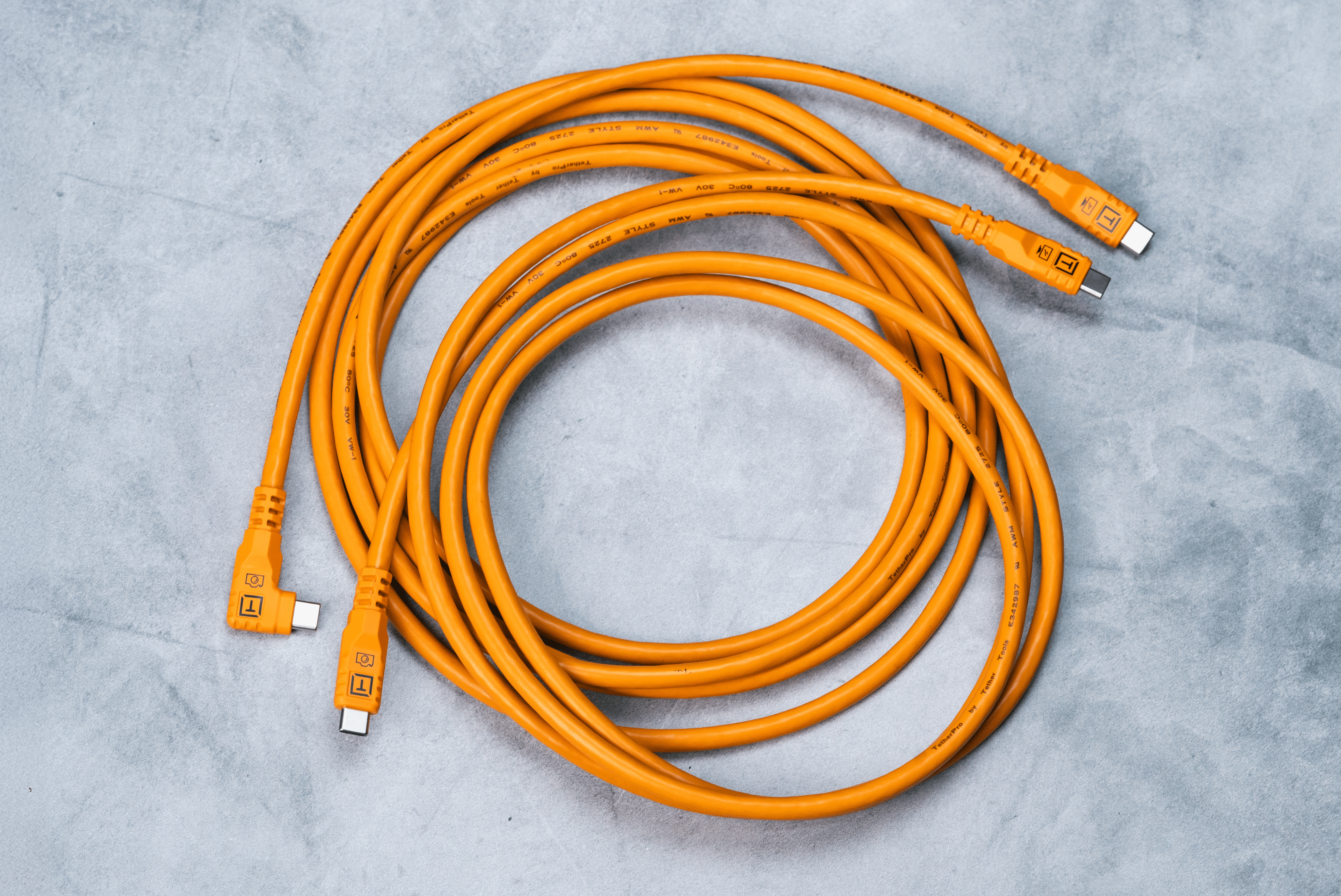 Tether Tools TetherPro Optima 10G USB-C, 10' (3m), Straight to Right, High-Visibility Orange