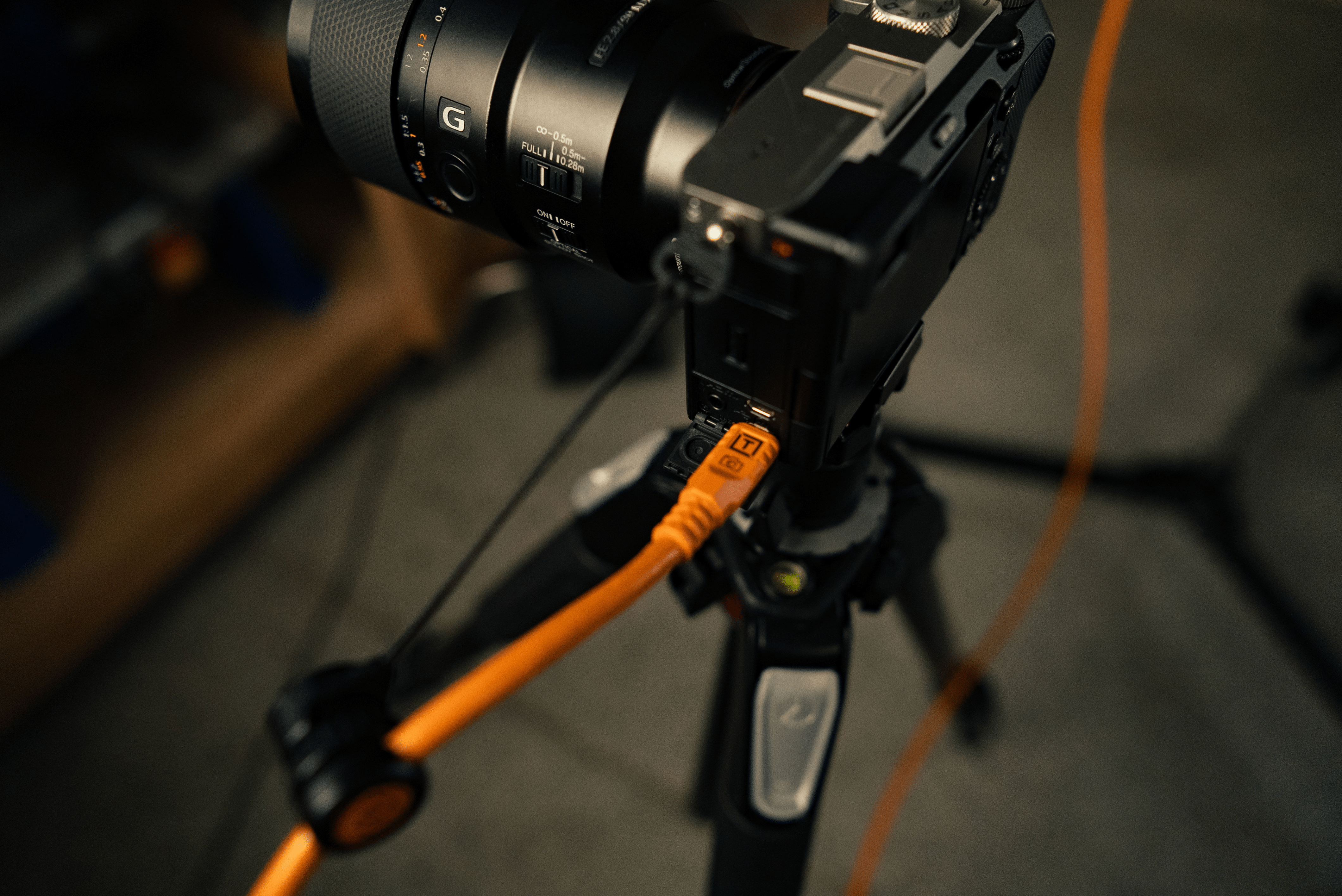 Tether Tools TetherPro Optima 10G USB-C, 10' (3m), Straight to Straight, High-Visibility Orange.