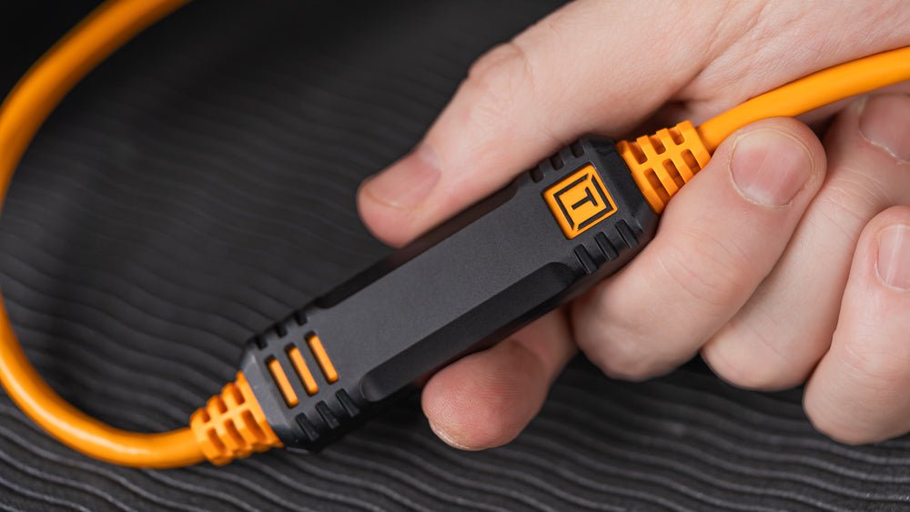 Tether Tools TetherPro Optima 10G USB-C, 15' (4.6m), Straight to Right, High-Visibility Orange