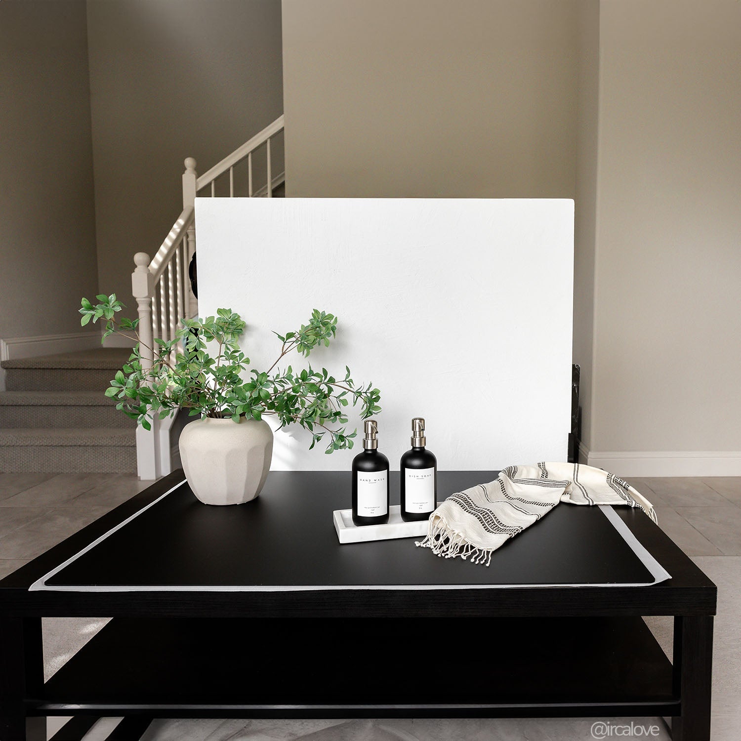 Small studio background using a V-Flat Black Gloss/Black Matte - XL Duo Board.