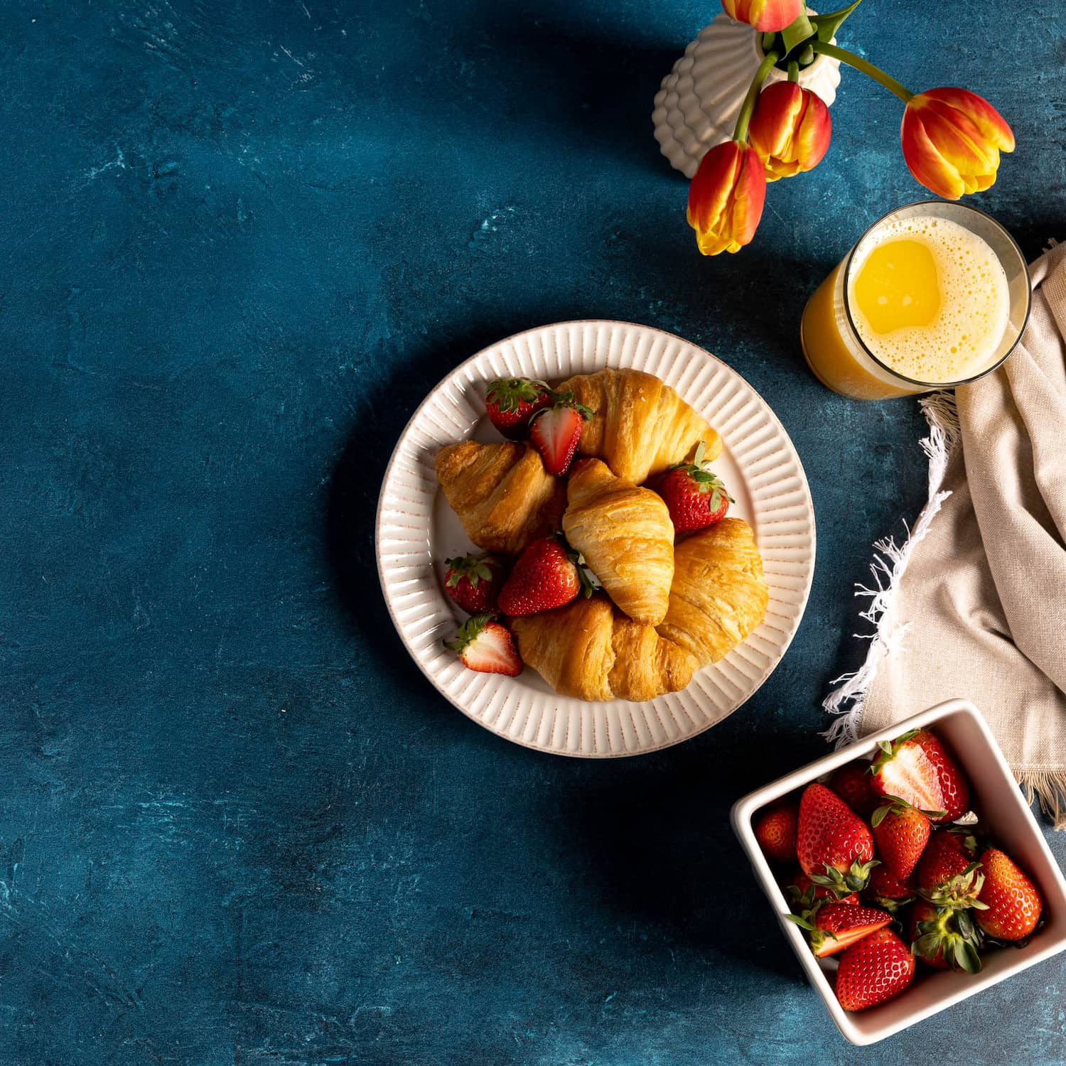 V-Flat Cobalt Blueberry - XL Duo Board with breakfast items photographed.