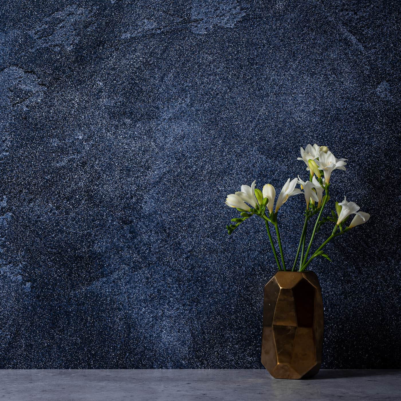 V-Flat Ocean Slate/Black Slate Duo Board being utilised with flowers.