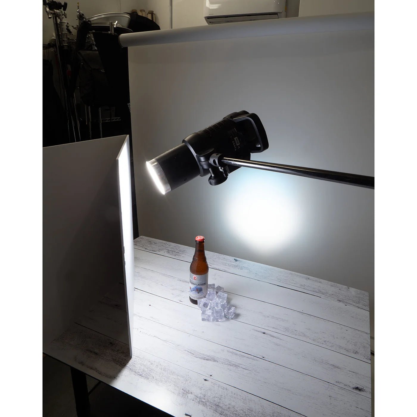 V-Flat Tabletop V-Flats - Medium (20”X35") 2x white 2x Black