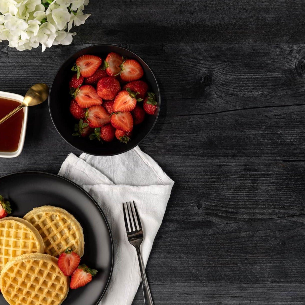V-Flat Vintage Oak/Ink Hardwood - XL Duo Board with strawberries and waffles pictured.