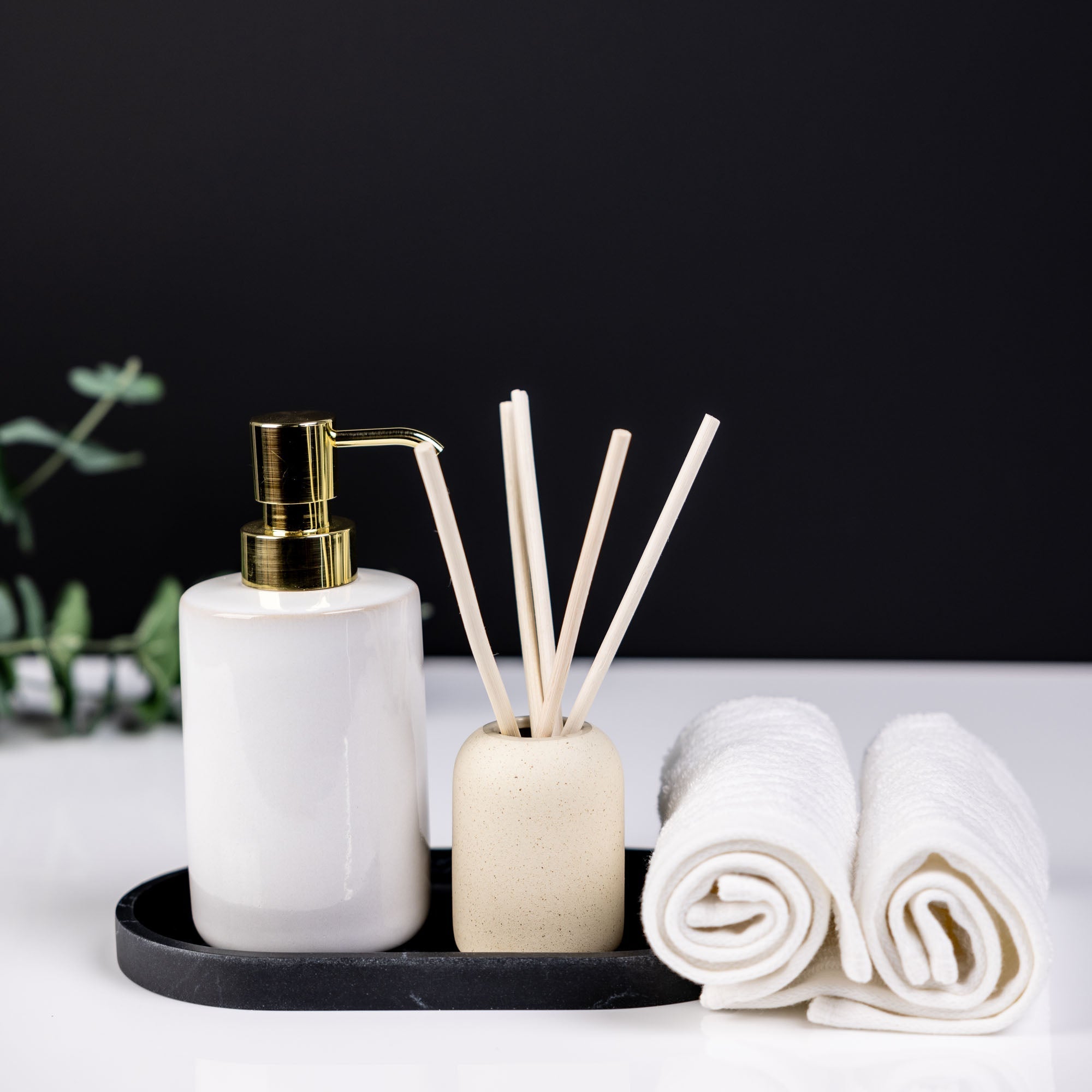 Product photo using the V-Flat White Gloss/White Matte Duo Board.