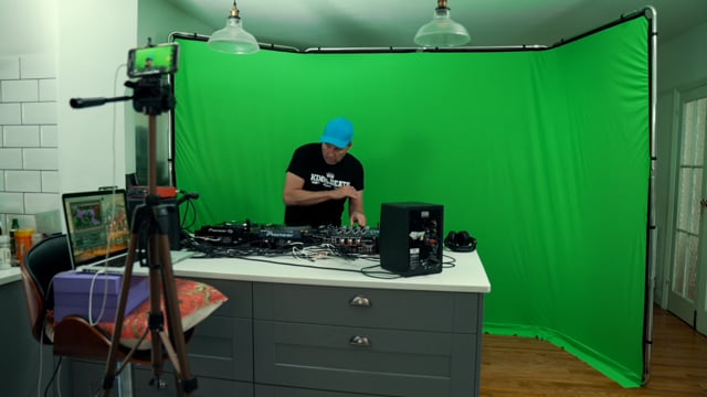 Video describing the Lastolite 4m Background.