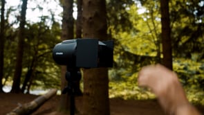 Video explaining the assembling process for a Profoto Clic Barndoor.