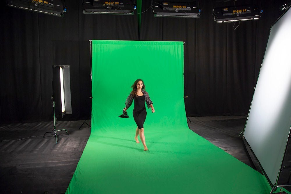 Unaltered image with the Lastolite Chromakey Green Screen Curtain being conveyed in its original form.