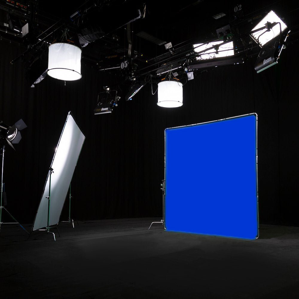 Lastolite StudioLink Chroma Key Blue Screen Kit 3 x 3m Set Up In Studio Environment