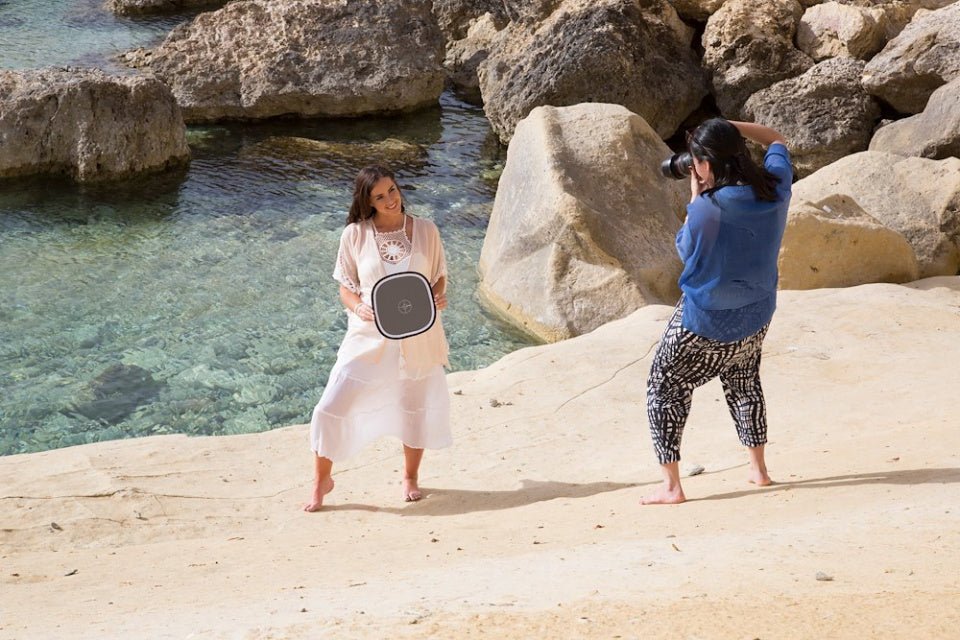Manfrotto EzyBalance 18% Grey/White Greycard out on location