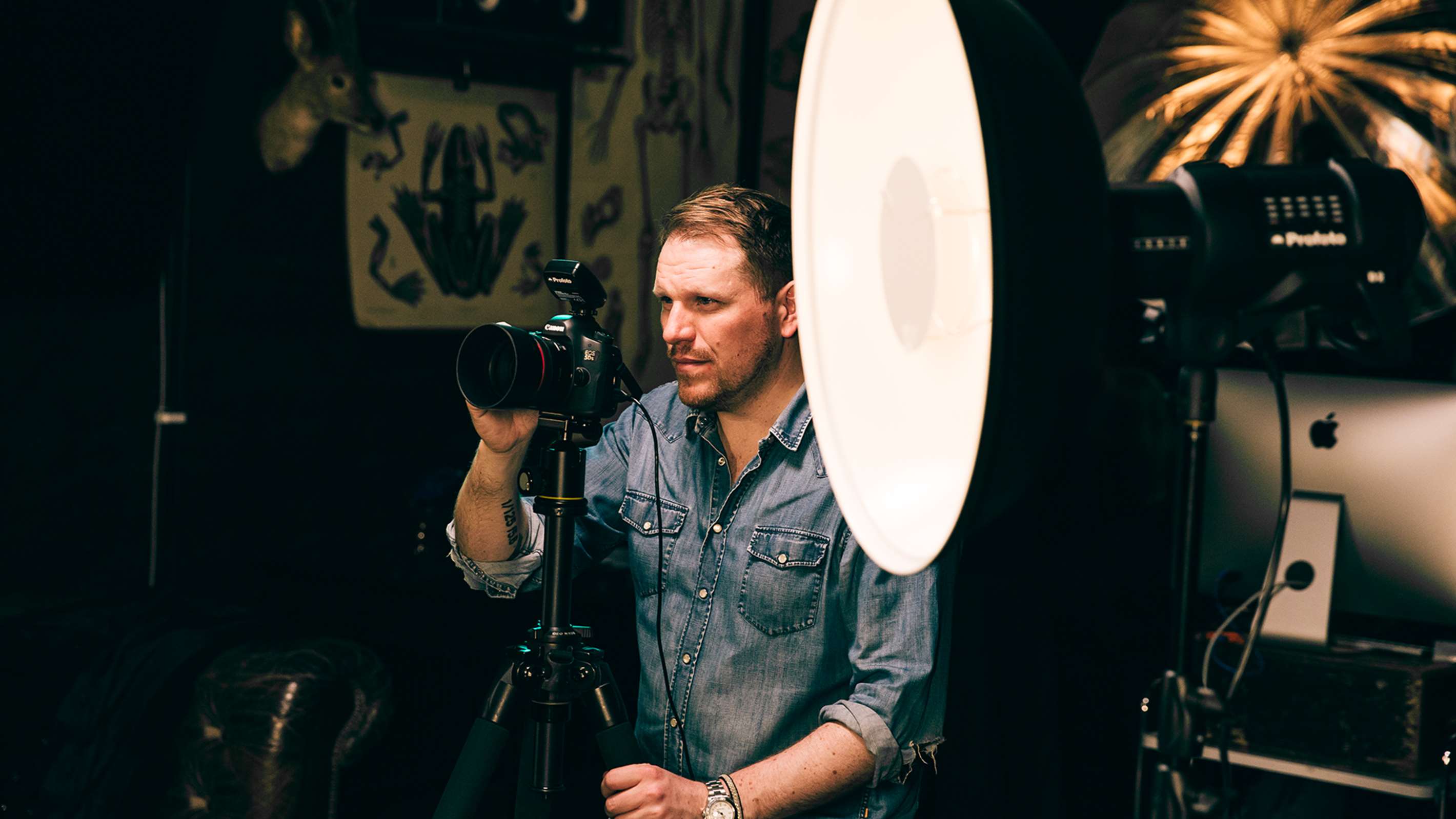 Photographer in a dark studio envioment with a Profoto D2 and the White Beauty Dish.