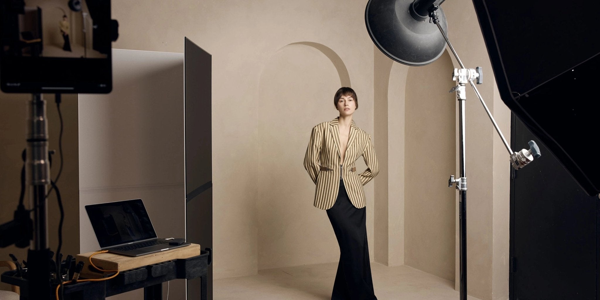 Foldable V-Flats - AJ's Photo Video Limited