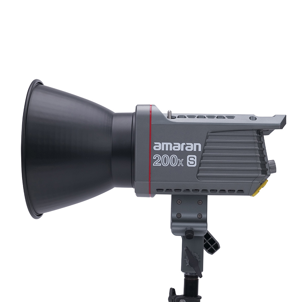 Side View of Amaran 200x S with an included Bowens Mount Hyper Reflector. 