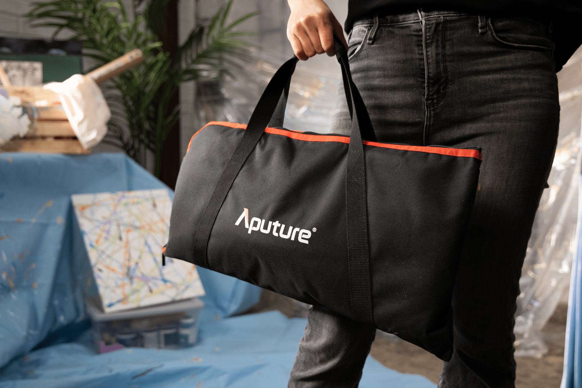 The carrying bag for the Aputure Light Dome Mini III.