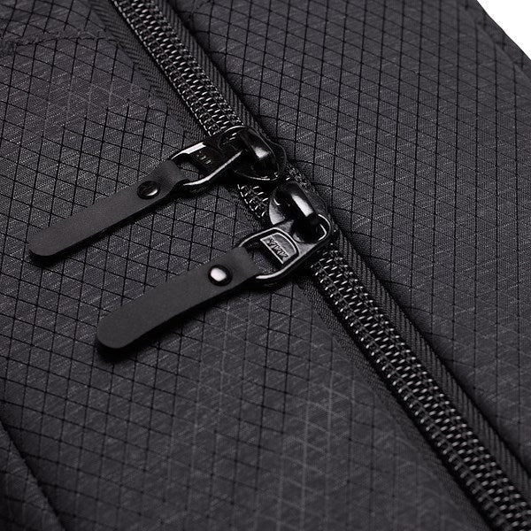 Detail image of the two zips that are part of the Manfrotto Pro Light Tripod Bag 69.