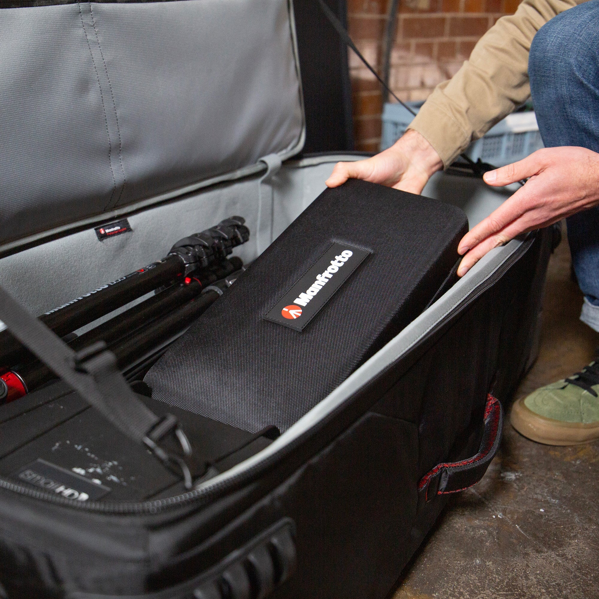 The Manfrotto 18x24" Rapid Flag Kit being taken out of a lightinmg kit case. 