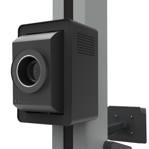 Close-up of the camera which is connected to the Profoto Elevate and moves vertically, up and down.