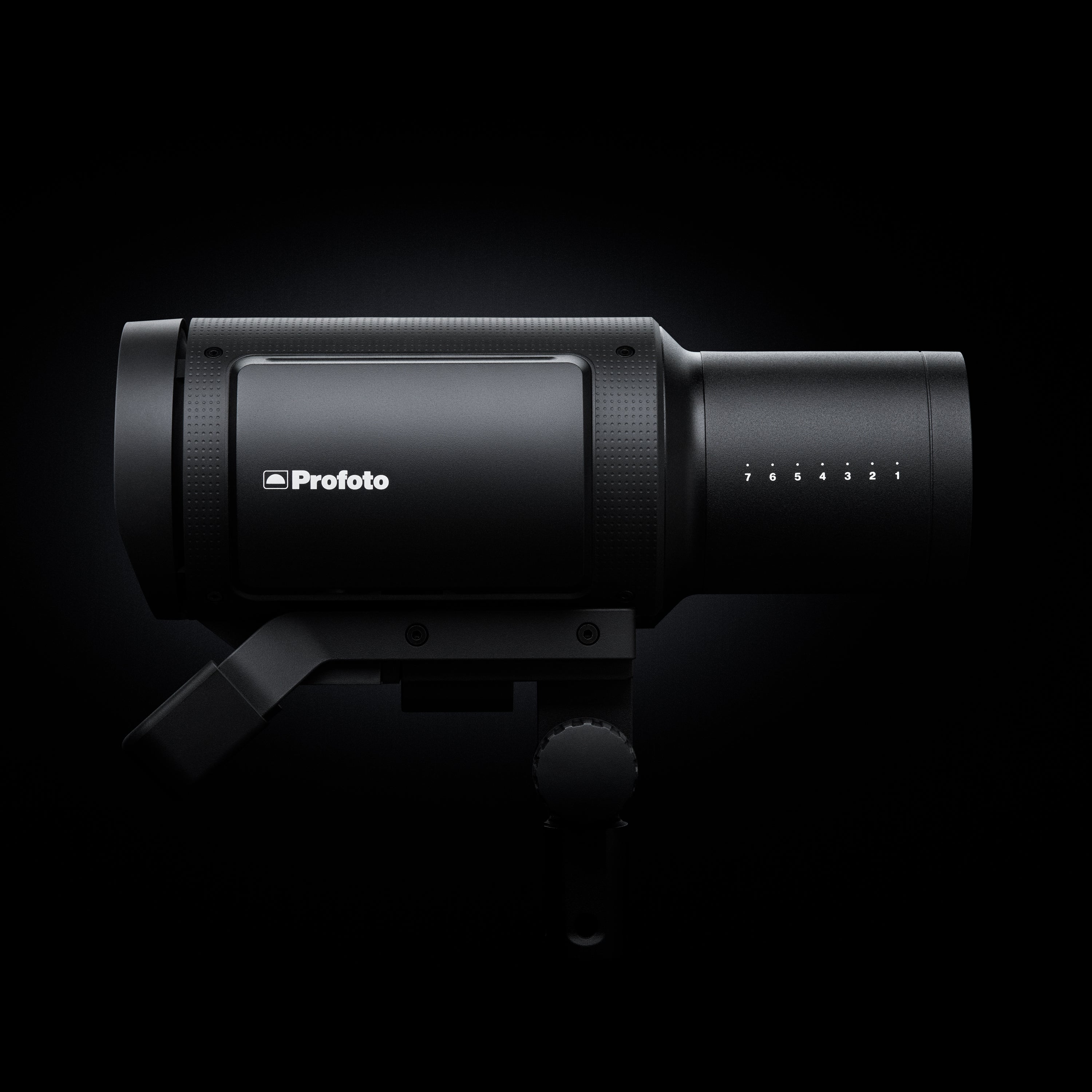 Profoto Pro-B3 Hero image with battery atatched, side view.