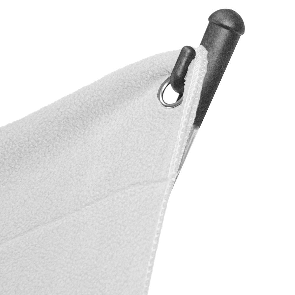 Detail of the fabric of this item held in place by the plastic clip. 