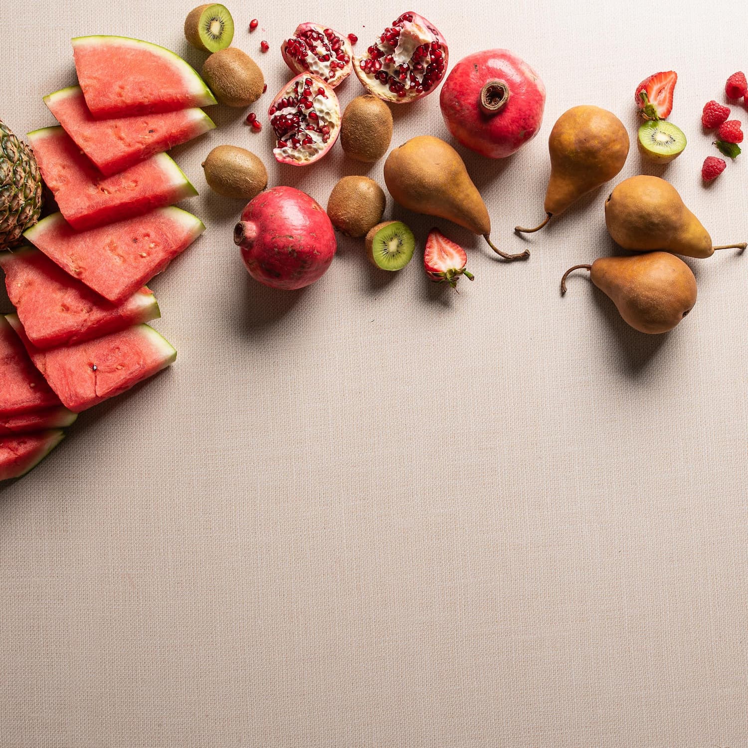 Fruit being showcased on a V-Flat Linen White/Linen Cream Duo Board.