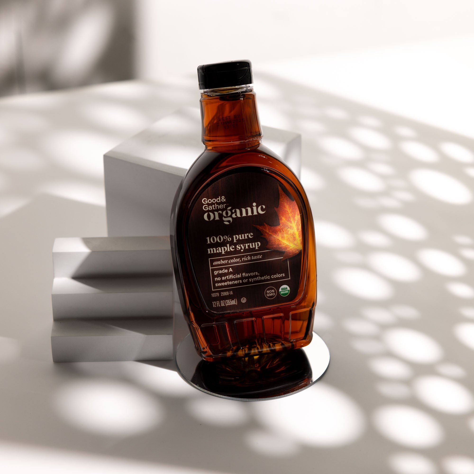 Final image utilsing one of the light shapers included with the V-Flat The Shape Kit - (3x).